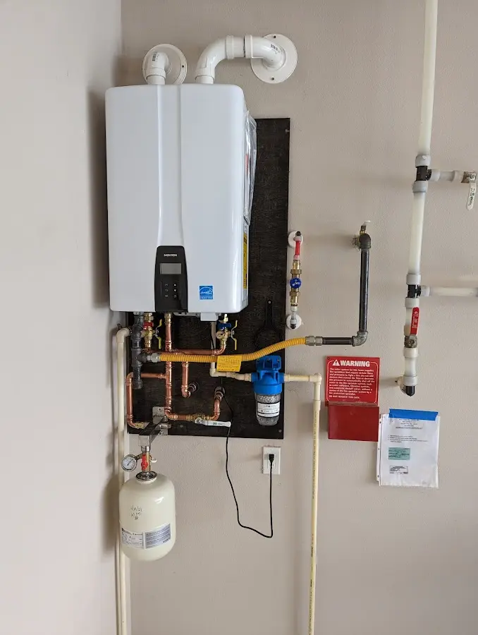 Professional plumber installing copper piping in a Pottstown home